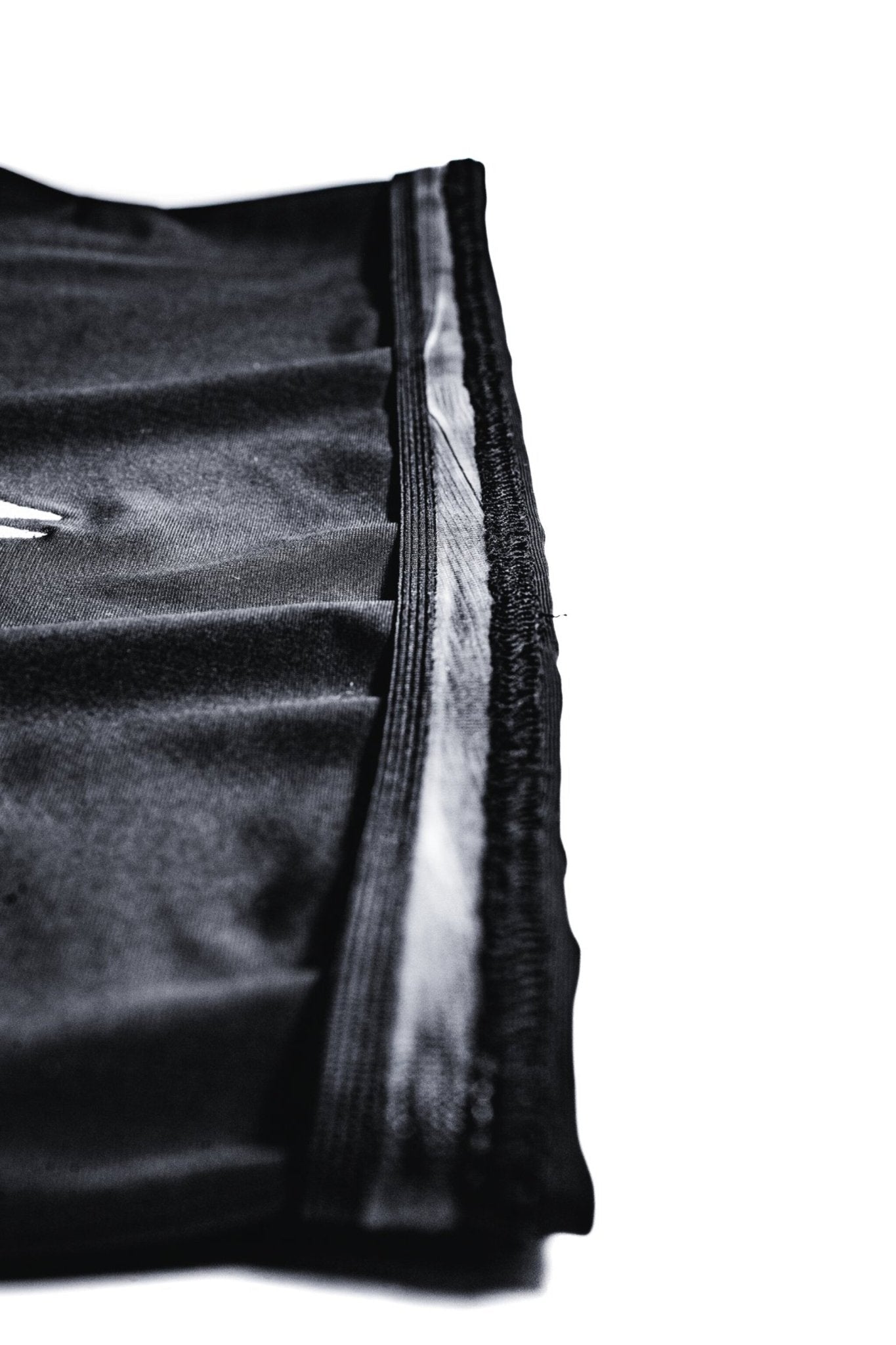 Cache-nombril – Performance & pudeur